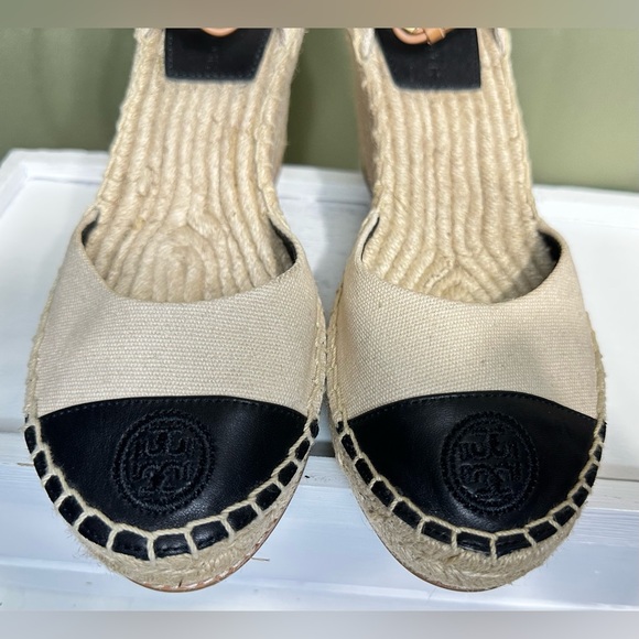 TORY BURCH Wedge Espadrille Sandal Cream & Black Size 8. - Picture 7 of 14
